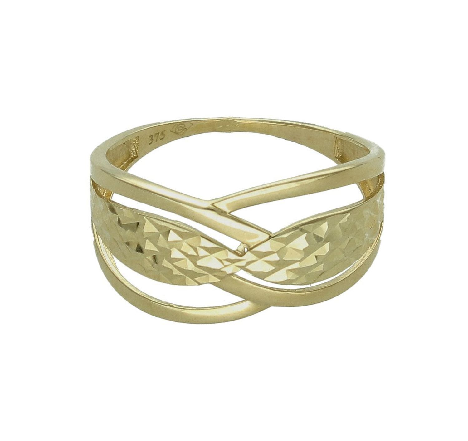 Złoty pierścionek damski 375 szeroki pleciony z ozdobnym grawerowaniem PI 6317 375. Złoty pierścionek damski. Pierścionek złoty damski o modnym wzorze. Złoty damski pierścionek próby 375. Pierścionek złoty dla kobiety na prezent (1).jpg